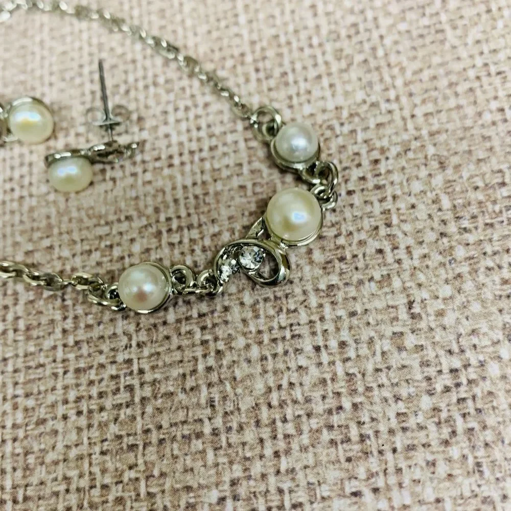 Silver Pearl and Crystal Bracelet Earring Set‎